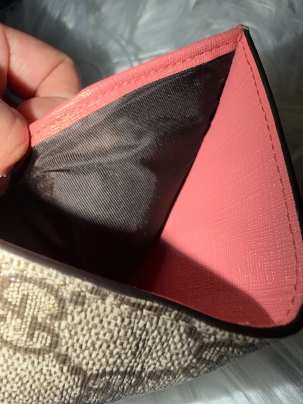GUCCI GG SURPREME MONOGRAM FACE WALLET BEIGE/PINK - Picture 13 of 15